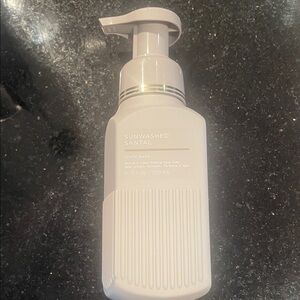 White Barn Sunwashed Santal Foaming Hand Soap – Off-White
